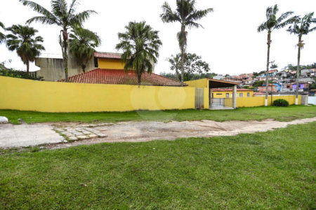 Chácara à venda com 3 quartos, sendo 1 suíte, em Vila São Pedro, Suzano, SP