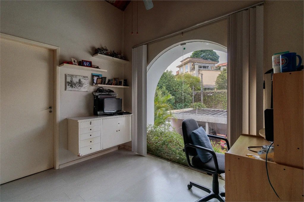Casa à venda com 4 quartos, sendo 3 suítes, em Jardim Panorama, São Paulo, SP