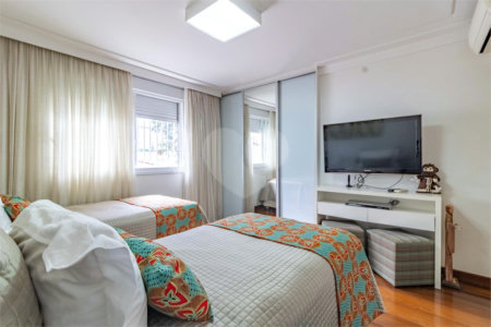 Casa à venda com 5 quartos, sendo 4 suítes, em Alto da Lapa, São Paulo, SP