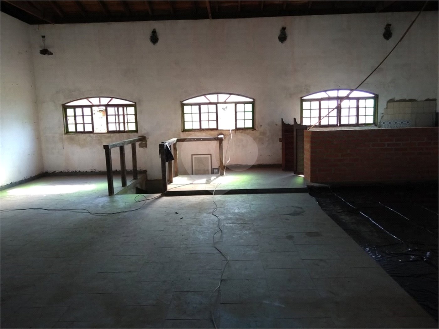 Casa à venda com 5 quartos, sendo 2 suítes, no condomínio Terras de Santa Rosa, Salto - SP