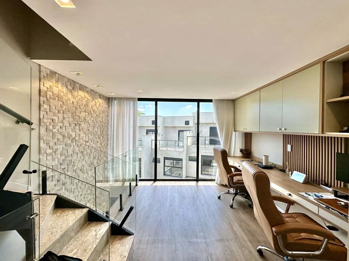 Triplex 2 sts + escritório (3ª suíte - reversível)