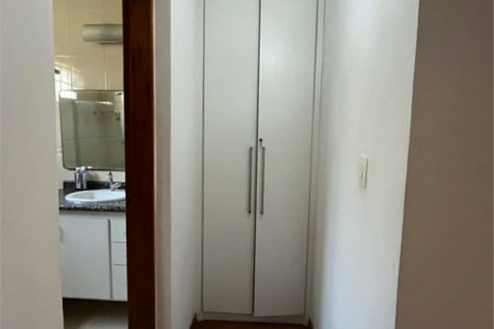 Sobrado à venda com 4 quartos, sendo 1 suíte, em Vila Cordeiro, São Paulo, SP