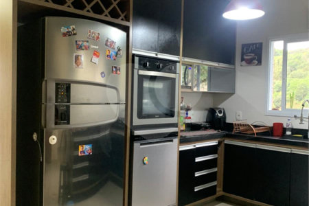 Casa à venda com 3 quartos, sendo 1 suíte, no condomínio Residencial Ponderosa, São Roque - SP
