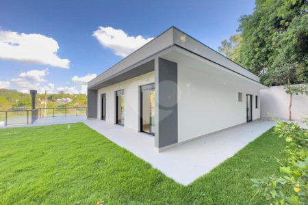 Casa à venda com 4 quartos, sendo 3 suítes, no condomínio Estância Marambaia, Vinhedo - SP
