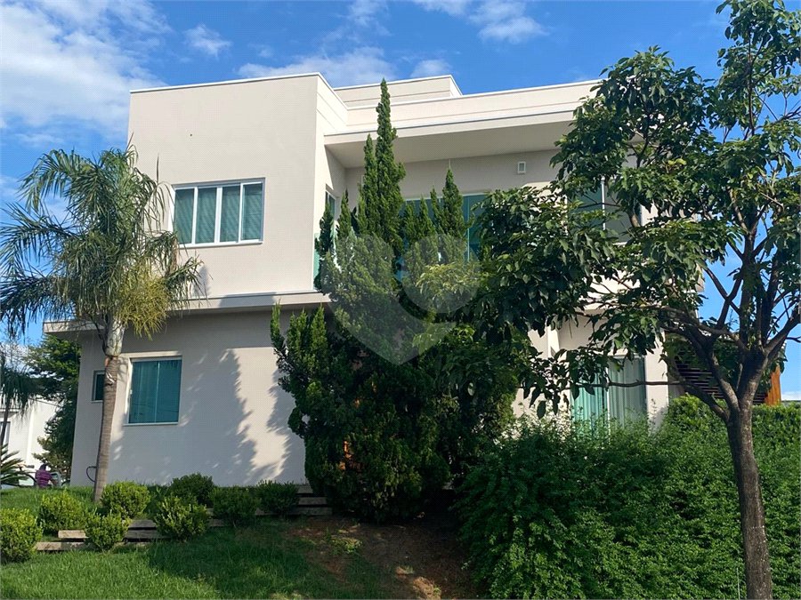 Casa à venda com 3 suítes no condomínio Residencial Central Parque, Salto - SP