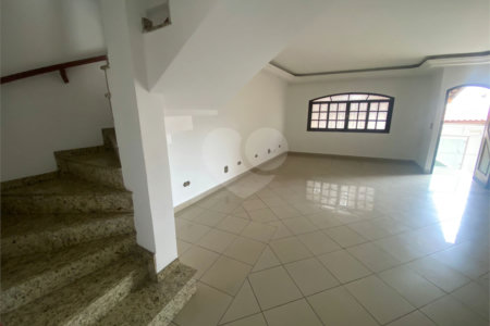 Sobrado à venda com 4 quartos, sendo 2 suítes,  em Vila Gustavo, São Paulo, SP