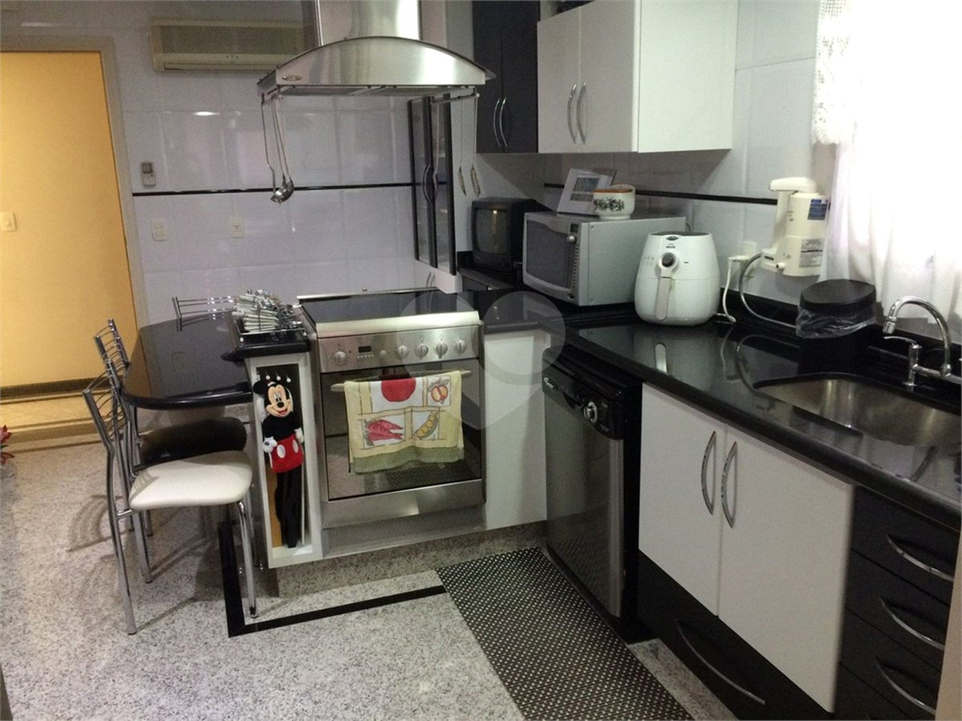 Apartamento à venda com 3 quartos, sendo 1 suíte,  em Bosque da Saúde, São Paulo, SP
