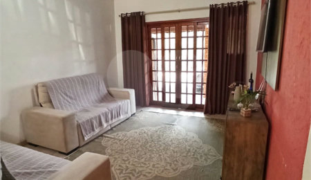 Chácara à venda com 3 quartos, sendo 1 suíte,  em Vale das Flores (canguera), São Roque, SP