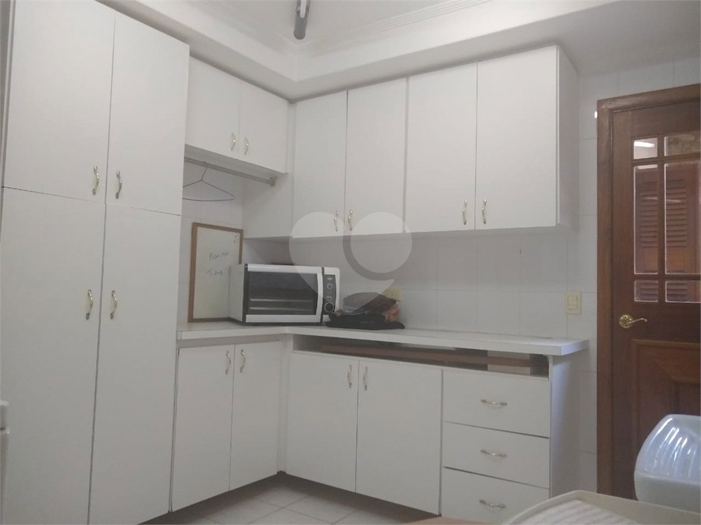 Casa à venda com 4 quartos, sendo 2 suítes, no condomínio Osato, Atibaia - SP