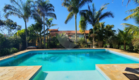 Casa à venda com 3 quartos, sendo 2 suítes,  no condomínio Residencial Jardim Lago da Cantareira, Mairiporã - SP