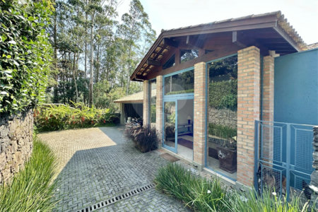 Casa à venda com 4 suítes no condomínio Parque das Artes, Embu das Artes - SP