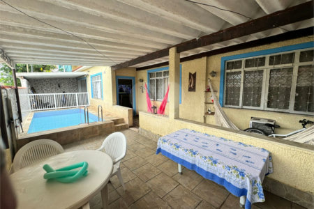 Casa à venda com 3 quartos em Santíssimo, Rio de Janeiro, RJ
