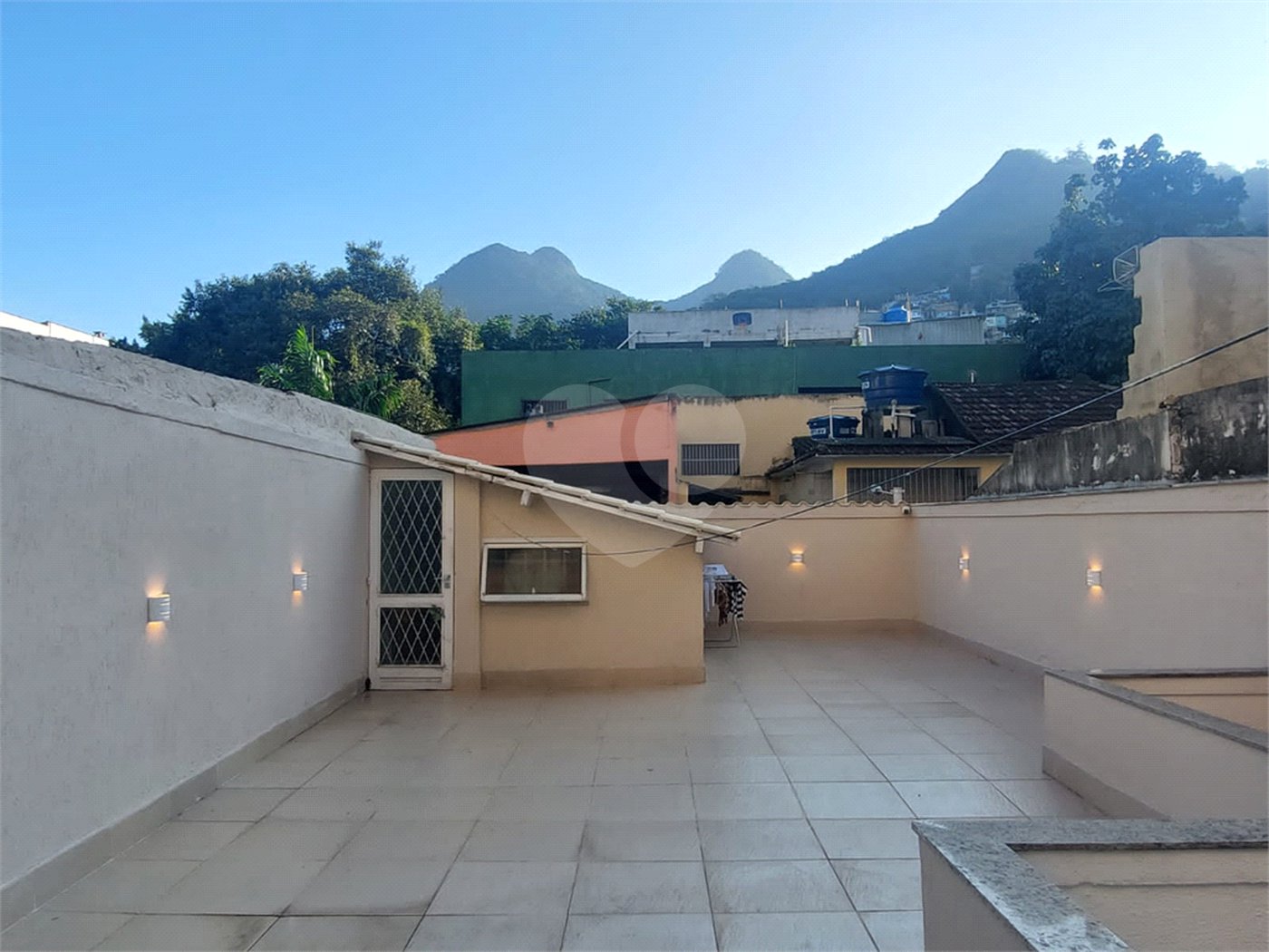 Casa de Vila à venda com 2 quartos, sendo 1 suíte,  em Rio de Janeiro, RJ