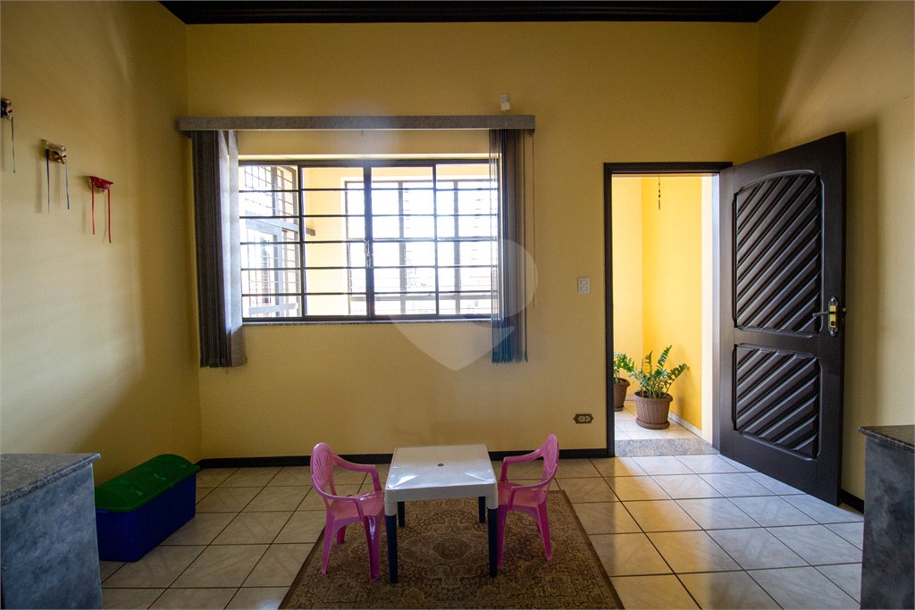 Sobrado à venda com 5 quartos, sendo 3 suítes, no Centro, São Roque, SP