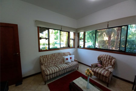 Casa à venda com 4 quartos, sendo 1 suíte, no condomínio Vale do Itamaracá, Valinhos - SP