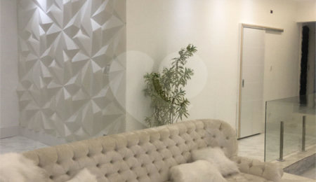 Casa Térrea à venda com 4 quartos, sendo 1 suíte,  em Horto, São Paulo, SP