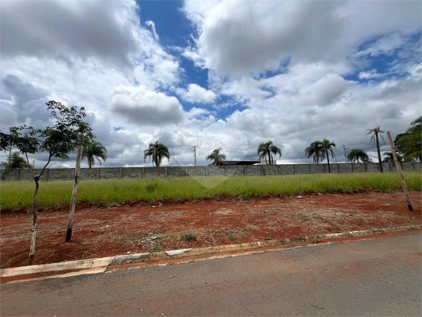 Terreno à venda no condomínio Residencial Quinta das Palmeiras, Itapetininga - SP