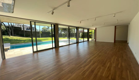 Sobrado para alugar com 5 quartos, sendo 4 suítes,  em Jardim Everest, São Paulo, SP