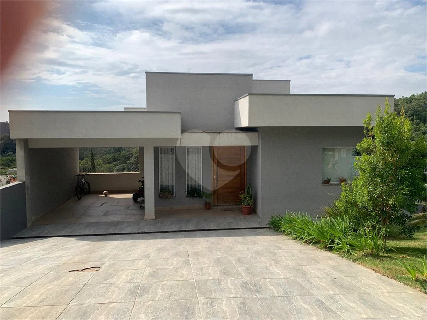 Casa à venda com 3 quartos, sendo 1 suíte, no condomínio Residencial Ponderosa, São Roque - SP
