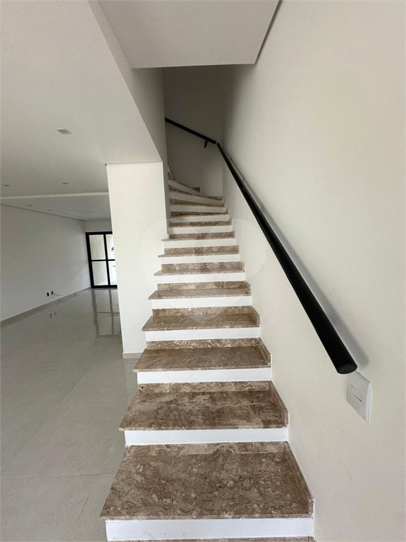Sobrado à venda com 3 quartos, sendo 1 suíte,  em Jardim Esperança, Mogi das Cruzes, SP