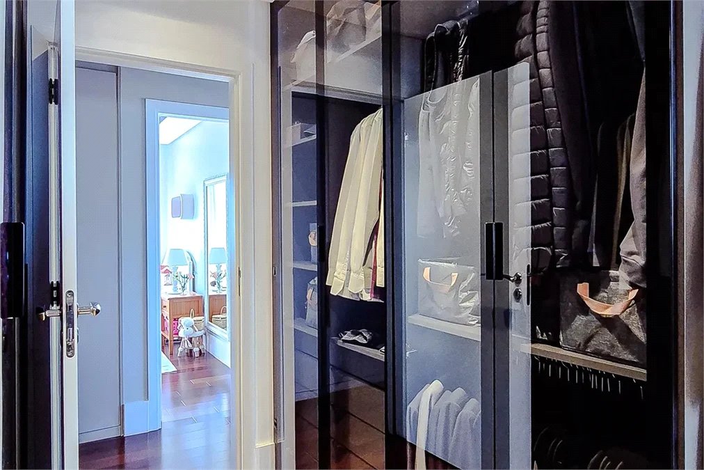 Apartamento à venda com 4 quartos, sendo 3 suítes,  em Vila Romana, São Paulo, SP