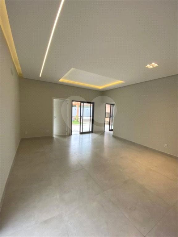 Casa à venda com 3 quartos, sendo 1 suíte, no condomínio Lagos D´icaraí, Salto - SP