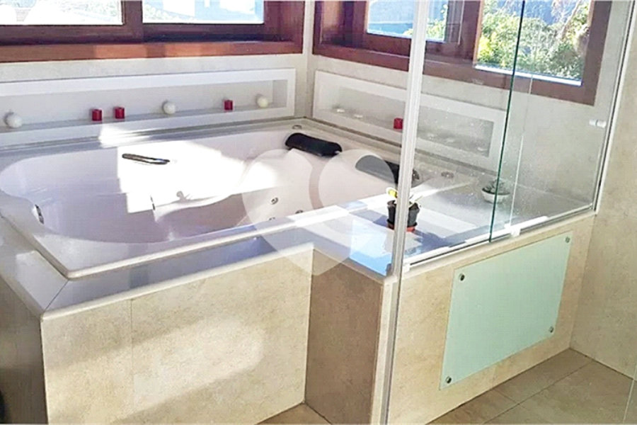 Casa à venda ou para alugar com 3 suítes no condomínio Jardim da Montanha I, Mairiporã - SP