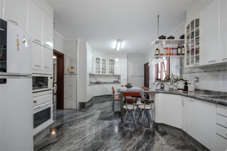 Casa à venda com 4 quartos, sendo 3 suítes, em City América, São Paulo, SP