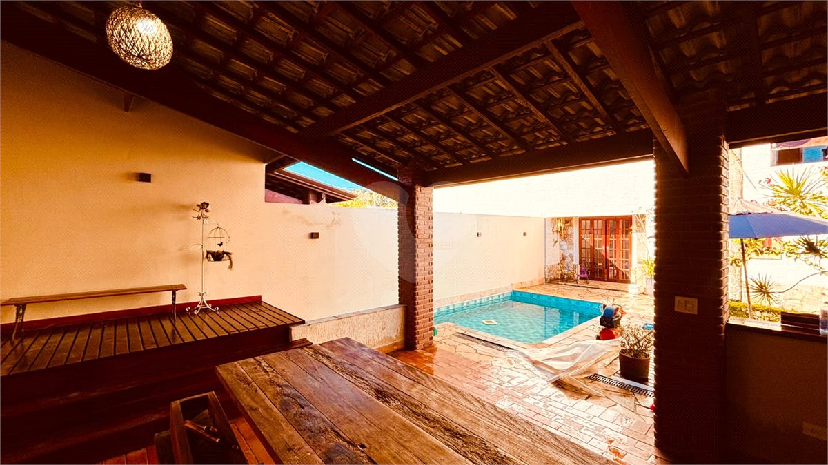 Sobrado à venda com 3 quartos, sendo 1 suíte, em Chácara Recanto Verde, Cotia, SP