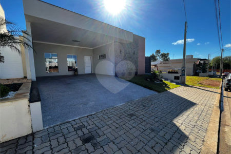 Casa à venda com 3 quartos, sendo 1 suíte, no condomínio Residencial Golden Ville, Itapetininga - SP