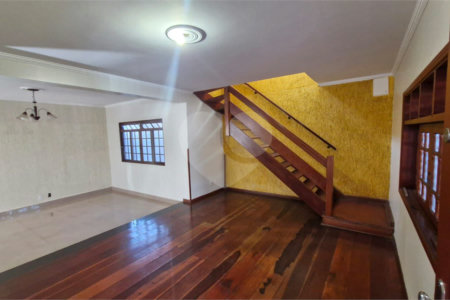 Casa/Sobrado a venda no Timburis em São Carlos
