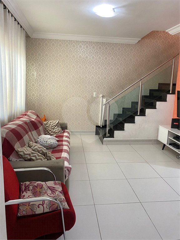 Casa à venda com 3 quartos, sendo 2 suítes, no condomínio Ibarra, São Paulo - SP