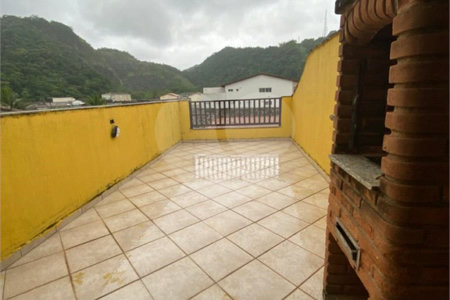 Casa à venda com 3 quartos, sendo 1 suíte, em Vila Valença, São Vicente, SP
