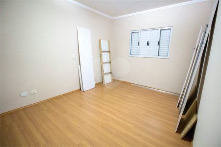 Casa à venda com 3 quartos, sendo 1 suíte, no condomínio Vilaregio, São Roque - SP