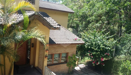 Sobrado à venda com 5 quartos, sendo 2 suítes, em Serra da Cantareira, Mairiporã, SP
