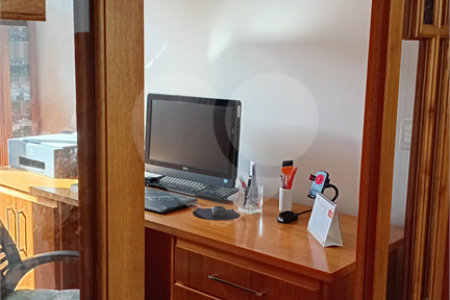 Sobrado à venda com 4 quartos, sendo 2 suítes,  em Vila Gilda, Santo André, SP