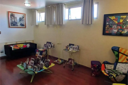 Sobrado à venda com 4 quartos, sendo 2 suítes,  em Jardim Leonor, São Paulo, SP