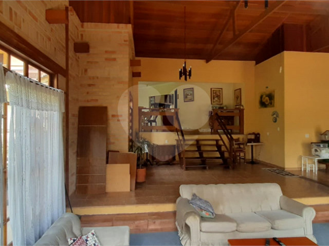 Casa à venda ou para alugar com 3 quartos, sendo 1 suíte,  no condomínio Alpes de Caieiras, Caieiras - SP