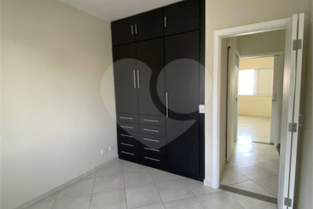 Casa à venda com 3 quartos, sendo 1 suíte, no condomínio Ana Carolina, São Paulo - SP