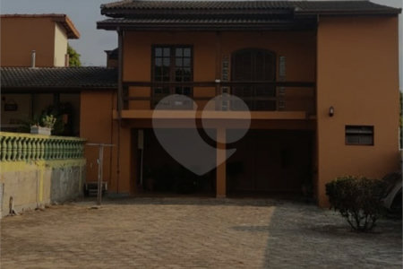 Sobrado à venda com 3 quartos, sendo 1 suíte, em Esplanada do Carmo, Jarinu, SP