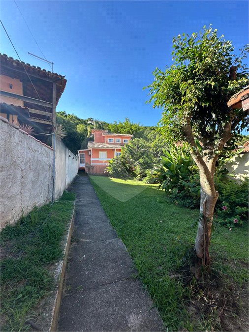 Casa em condomínio à venda com 3 quartos, sendo 2 suítes,  em Peró, Cabo Frio, RJ