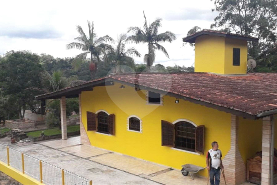 Casa à venda com 4 quartos, sendo 2 suítes, no condomínio Gleba II, Mairiporã - SP