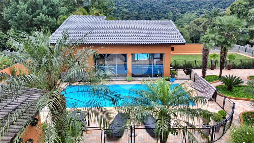 Casa à venda com 8 quartos, sendo 4 suítes, em Roseira, Mairiporã, SP
