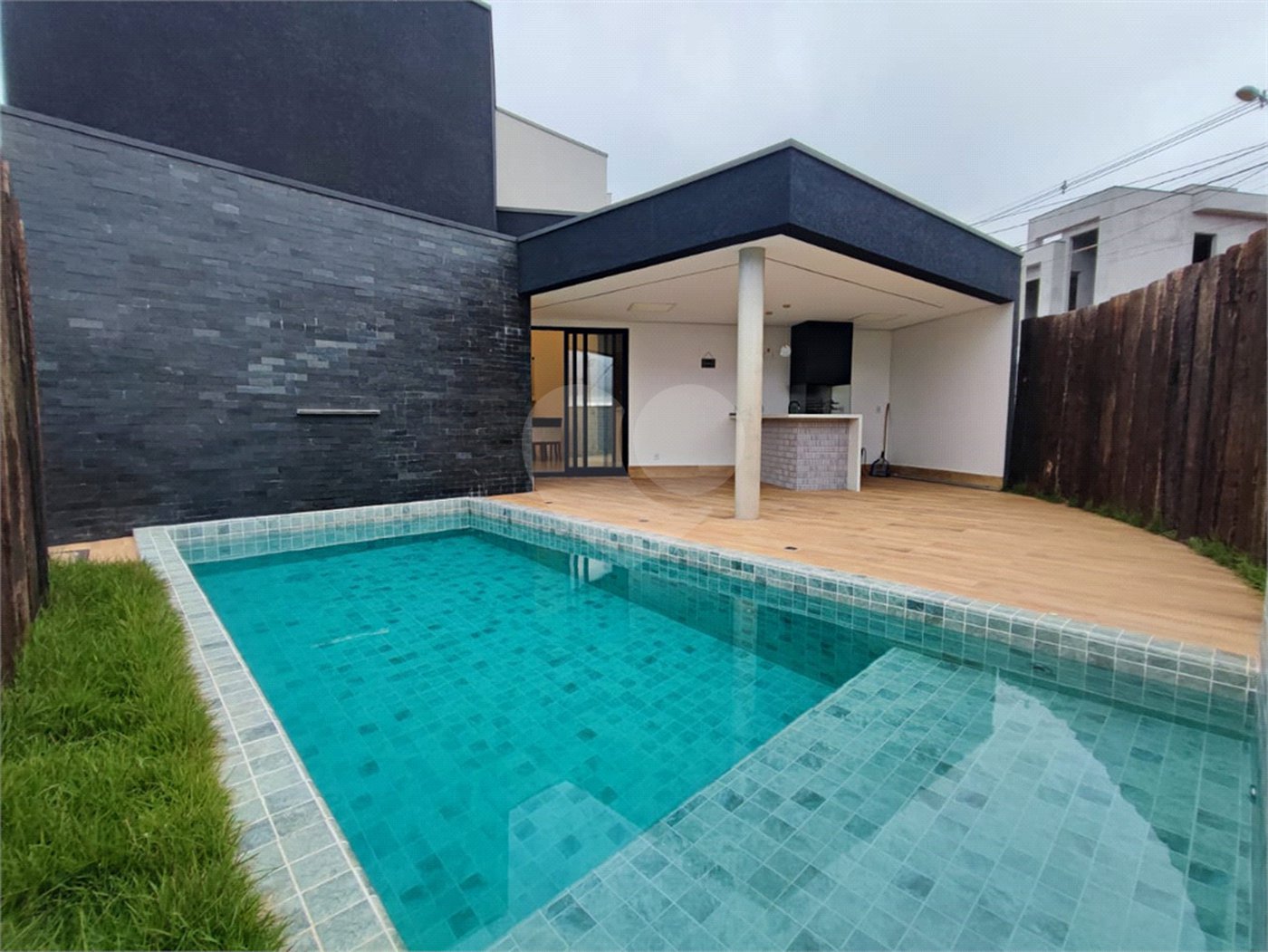 Terreno à venda com 4 suítes no condomínio Residencial Veneza, Mogi das Cruzes - SP