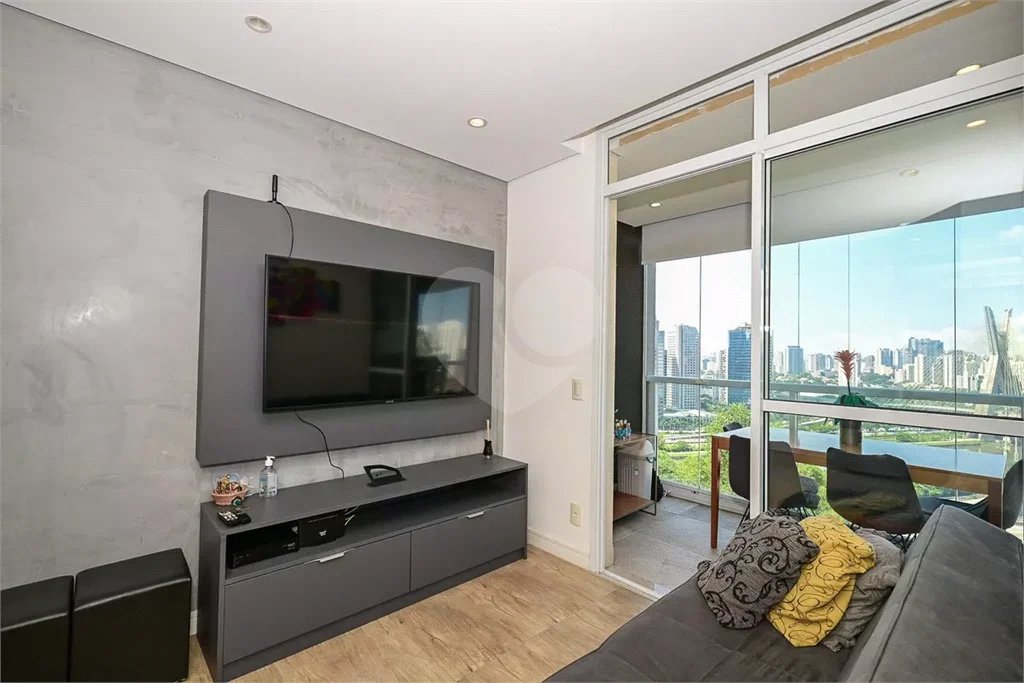Apartamento à venda com 1 suíte em Real Parque, São Paulo, SP