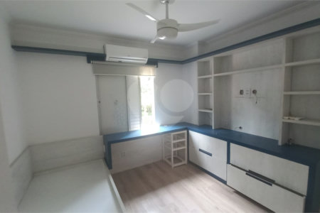 Apartamento à venda com 3 quartos, sendo 1 suíte,  em Vila Andrade, São Paulo, SP