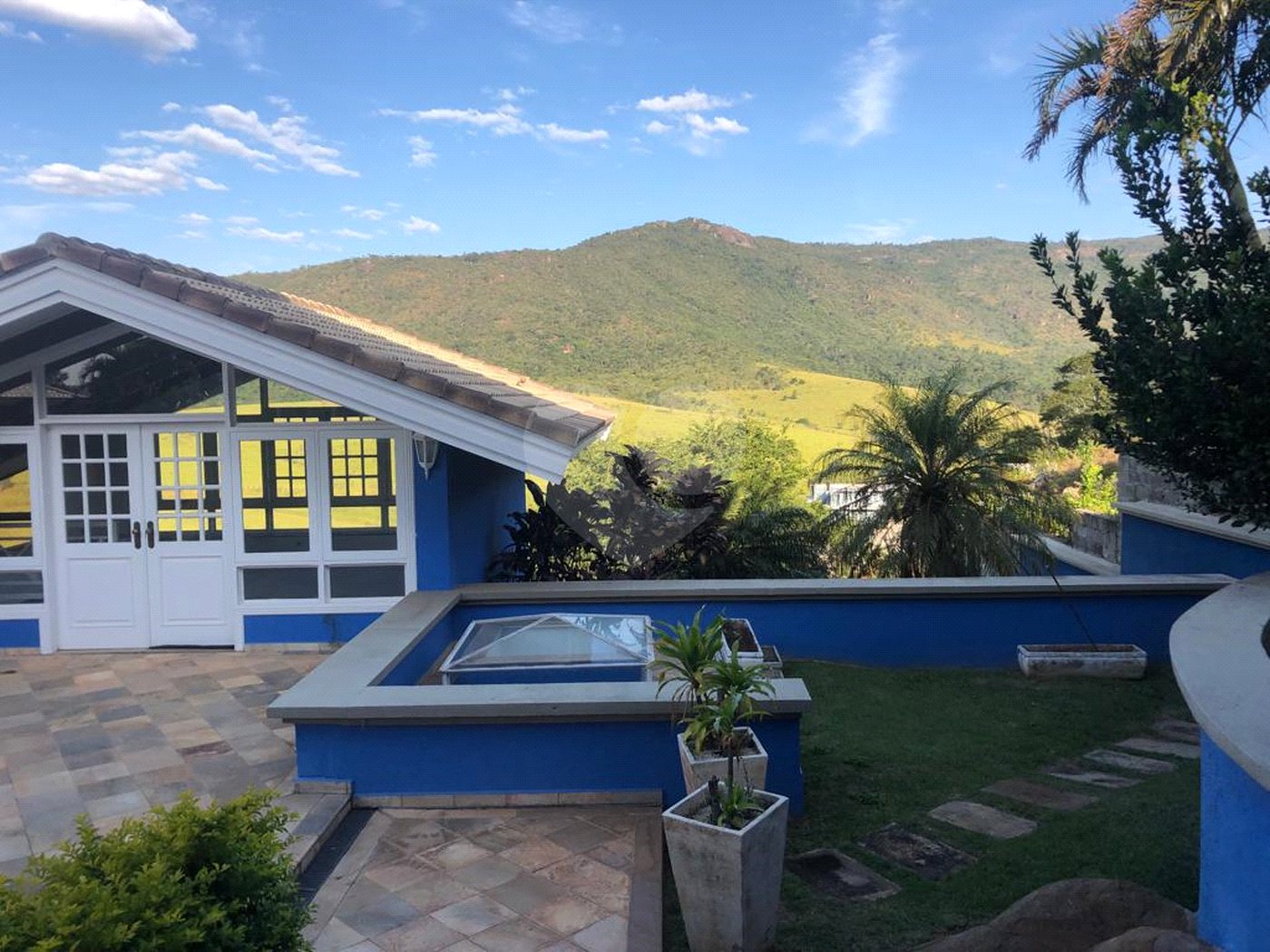 Casa à venda com 4 suítes no condomínio Osato, Atibaia - SP