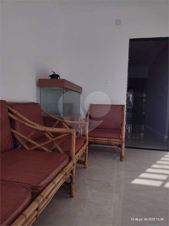 Sobrado à venda com 3 quartos em Parque Santa Rosa, Suzano, SP