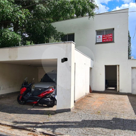 Sobrado à venda com 8 quartos em Vila Tramontano, São Paulo, SP