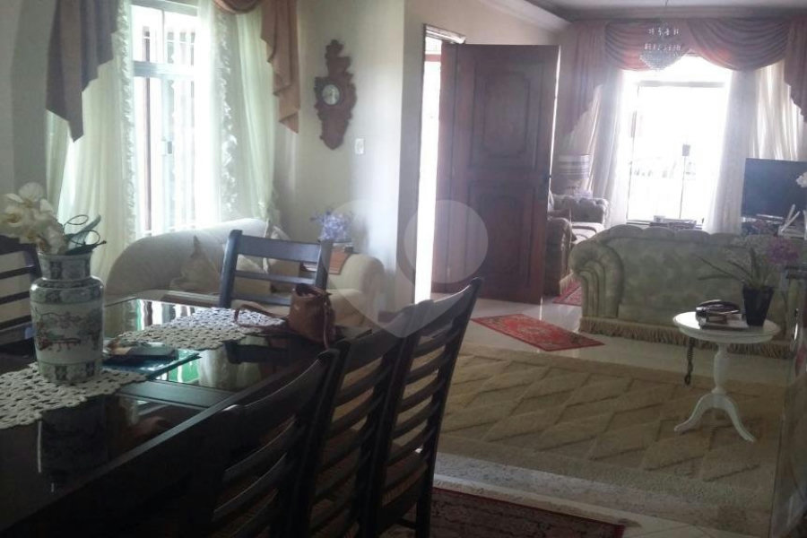 Sobrado à venda com 3 suítes em Vila Guilherme, São Paulo, SP